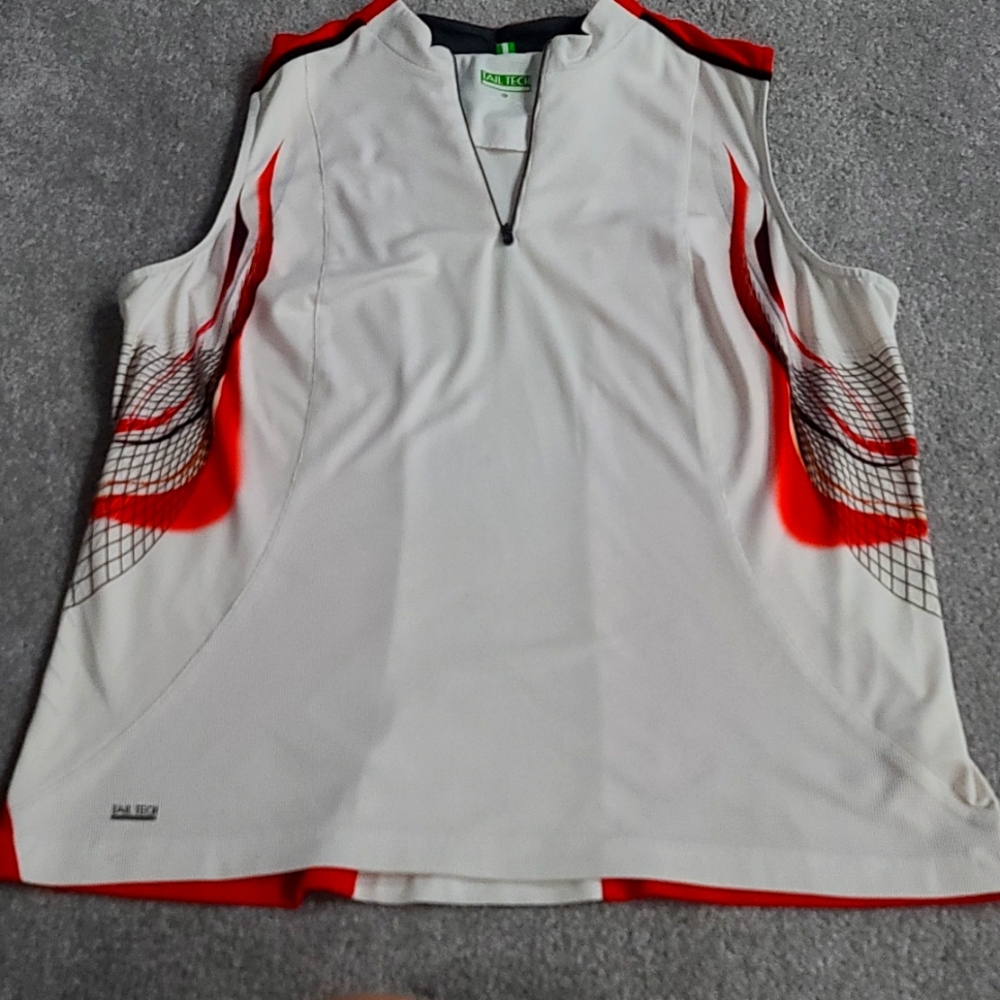 TAIL TECH women's top